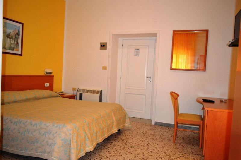 Hotel Delfino Marina di Camerota Exterior foto